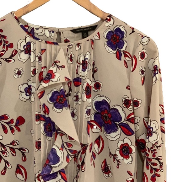 Banana Republic | Floral Pleated Ruffle Blouse - Picture 2 of 6